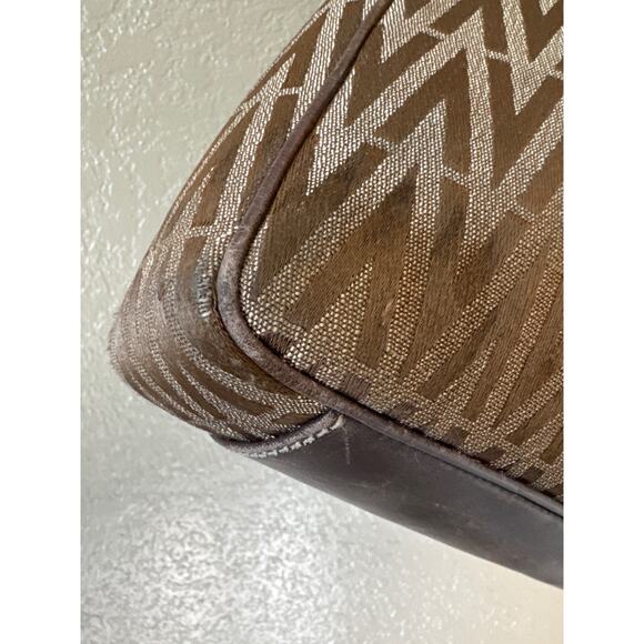 Vintage Mario Valentino Logo Printed brown Shoulder Bag gold hardware - Picture 14 of 16